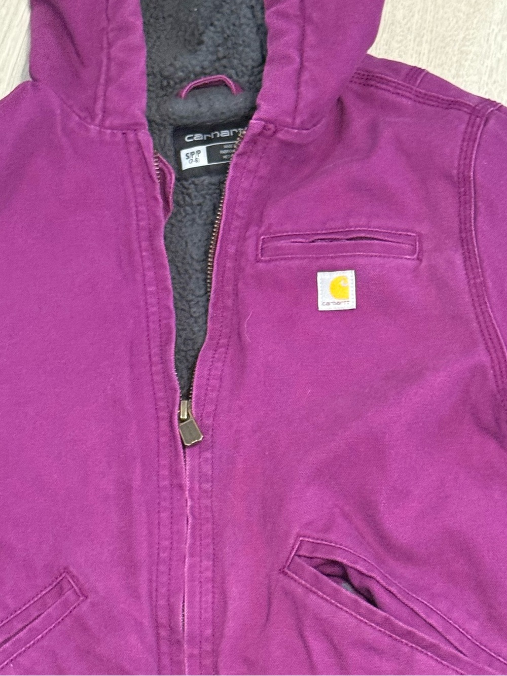 Carhartt Hooded Kids Jacket in Plum Size 7/8 Small - Picture 2 of 9